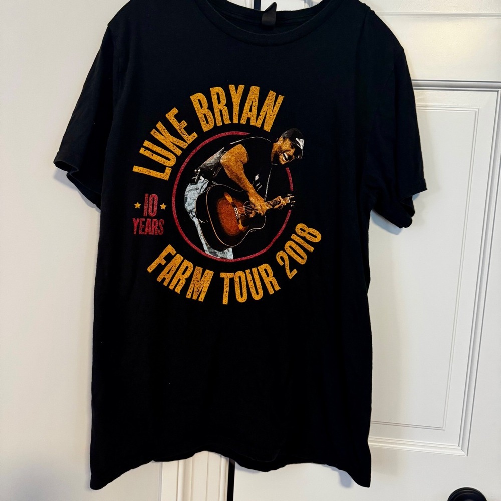 Luke Bryan Concert T shirt Farm Tour 2018. EUC size Large